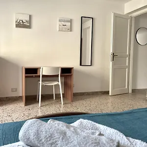 Lorenzo's House Centre - Comfortable Large With 2 Bedrooms And 2 Baths, Close To Trains, Metro And Bus Station Aeroporto di Catania Fontana Rossa